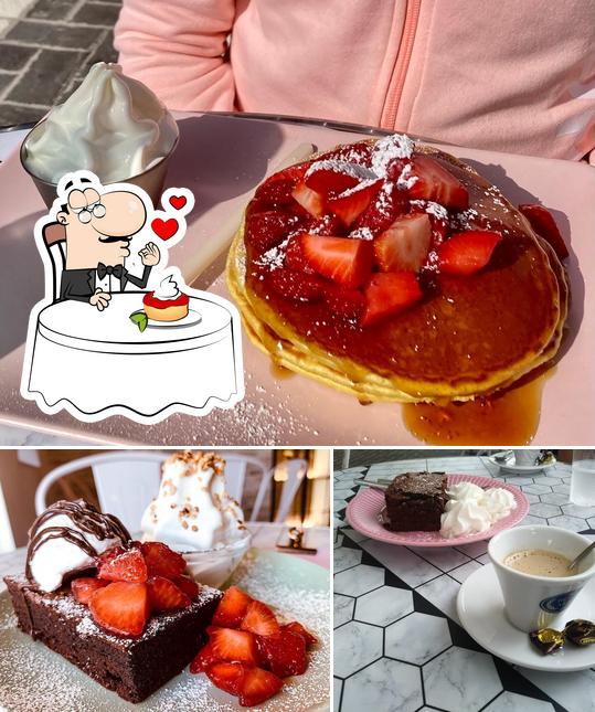 Youth Cafè offre un'ampia selezione di dolci