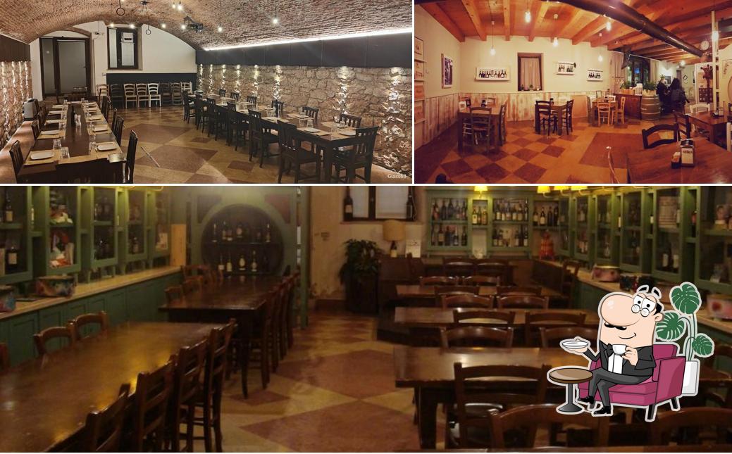Dai un'occhiata agli interni di Osteria PerBacco