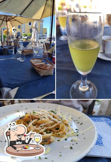 La cibo e interni del ristorante