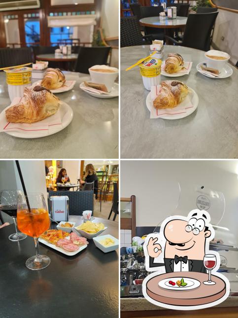 Guarda la foto che raffigura la cibo e interni di Bar Italia
