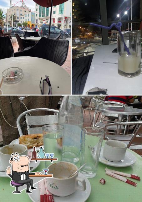 Installez-vous à l'une des tables de Café l'escale