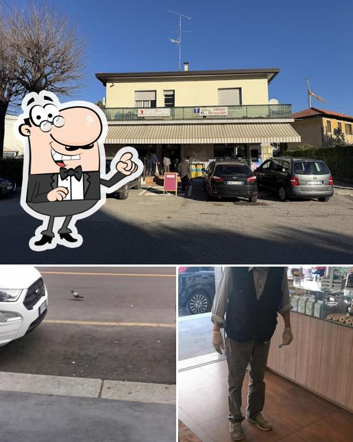 Gli esterni di Bar Cavallino ( Caffè Hausbrandt )