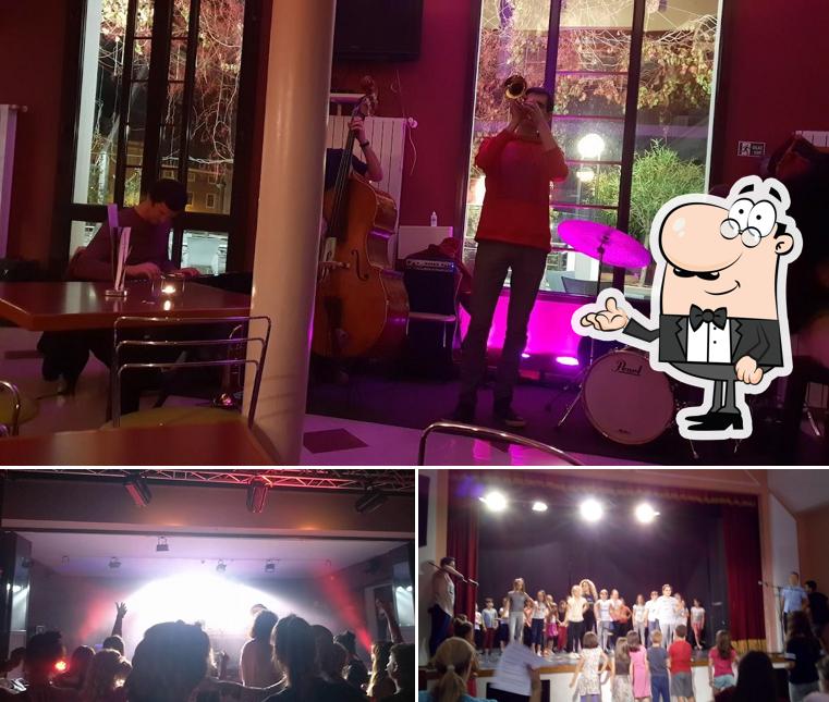 Dai un'occhiata agli interni di Circolo