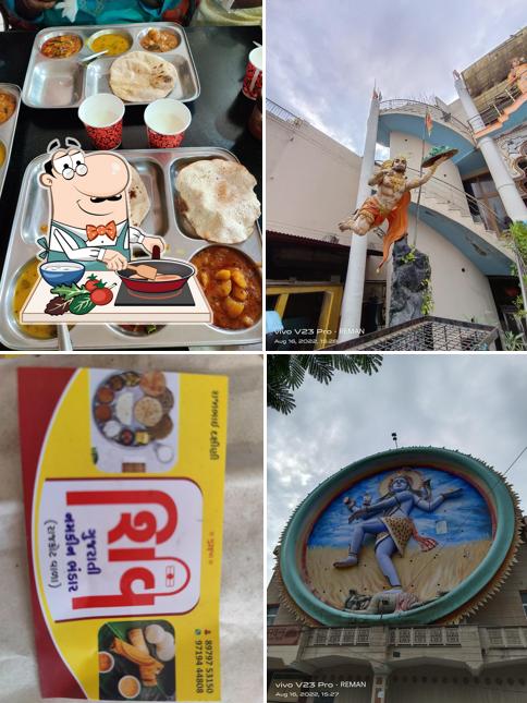 Chicken curry at Shiv Gujrati Namkin Bhandar