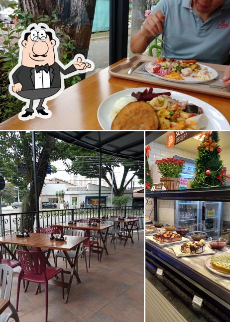 Sente em uma das mesas no Restaurante Sabores do jardim