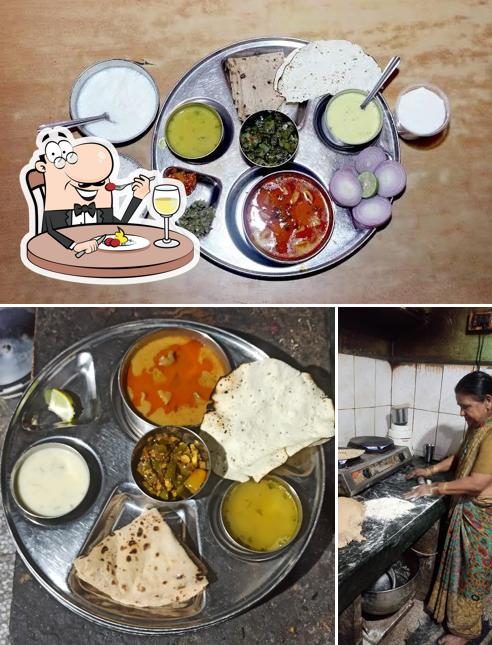Food at Amantran Bhojnalay