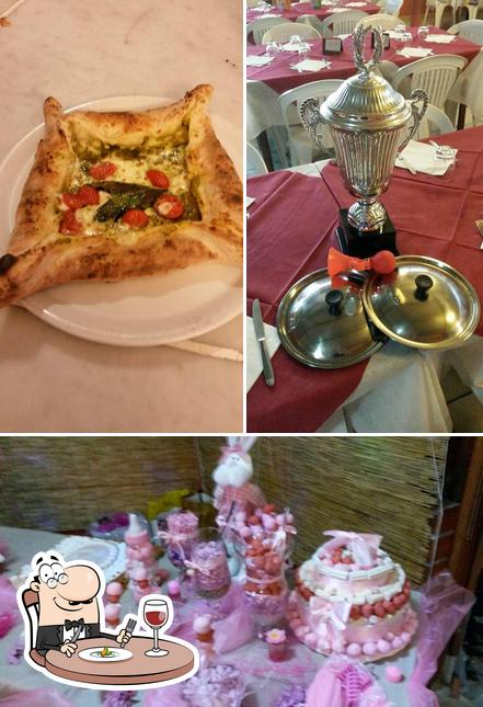 Tra le diverse cose da Ristopizza Mamma Mia si possono trovare la cibo e tavolo da pranzo