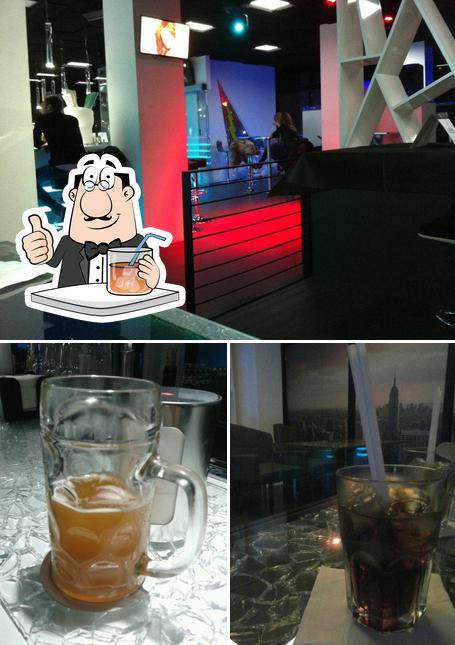 La bevanda e bancone da bar del ristorante