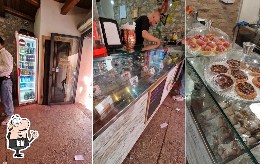 Siediti a un tavolo di Gelateria "Artigelato"