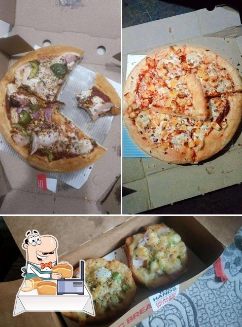 Garlic bread at Pizza Hut Durgigudi, Shivamogga