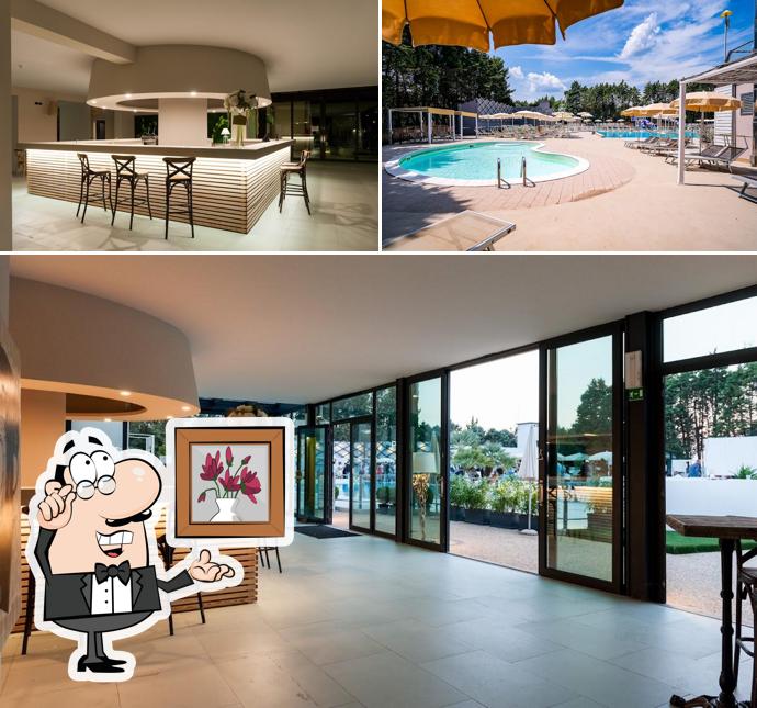 Siediti a un tavolo di Le Piscine - San Miniato