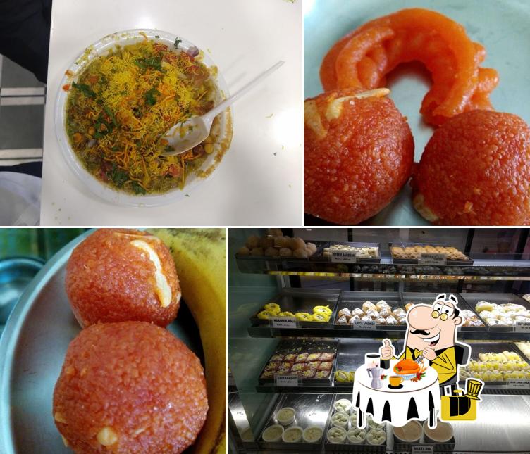 Food at Manohar Mishthan