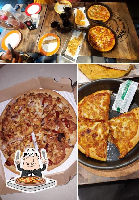 Order pizza at Pizza Hut Patrakar Nagar, Sangli