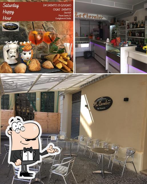 Tra le diverse cose da BAR LE Chevalier si possono trovare la interni e cibo