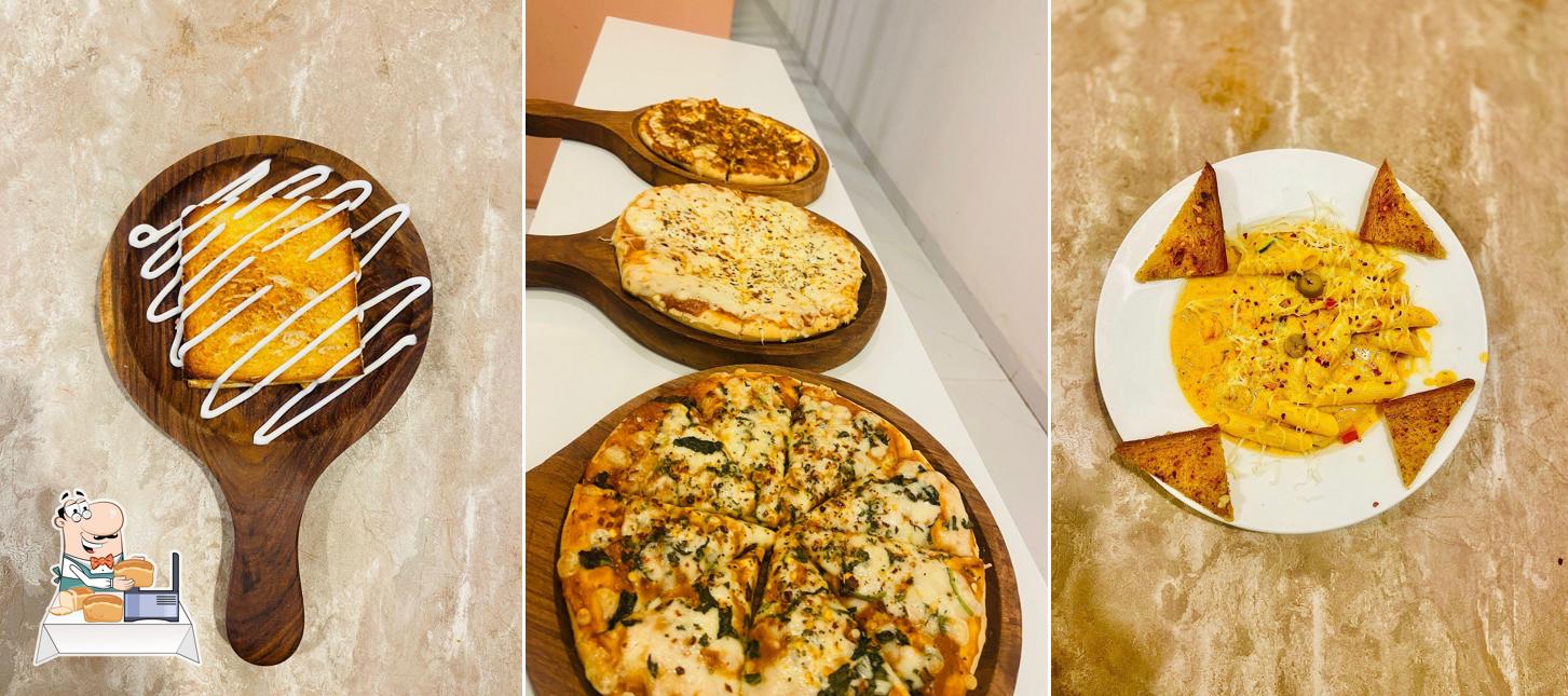 Garlic bread at Roasted Buns Cafe