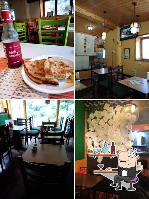 Check out how La Pino'z Pizza looks inside