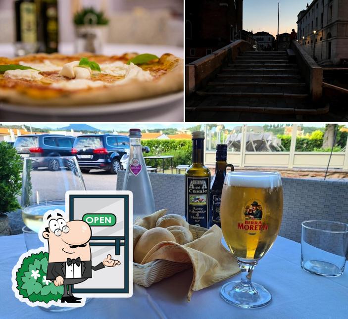 La esterno e cibo del ristorante