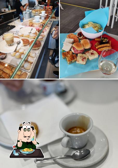 Dai un’occhiata alla foto che raffigura la cibo e interni di Wine Bar