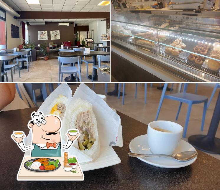 Tra le varie cose da Abbazia Cafè si possono trovare la cibo e interni