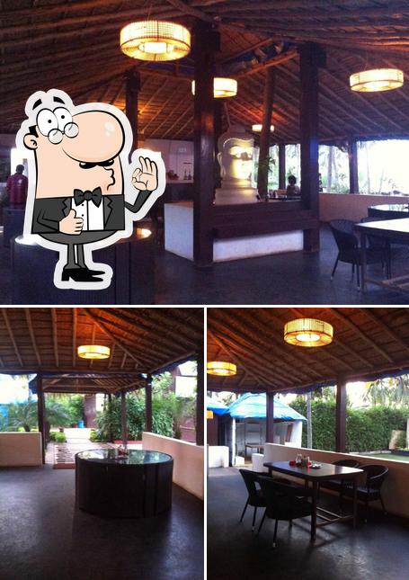 Look at this picture of Cafe Beluga