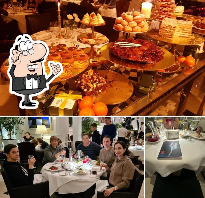 Installez-vous à l'une des tables de Bolshoi