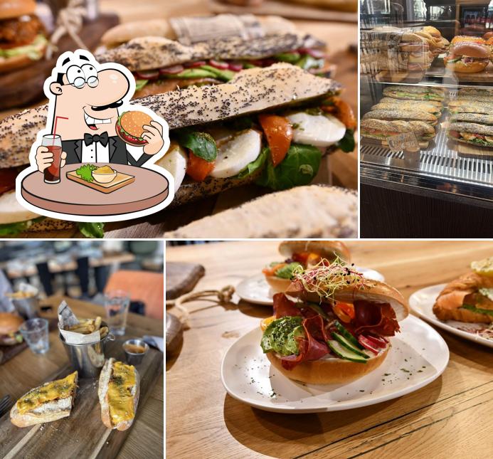 Prenez un hamburger à Good Mood Coffee (Coffee & Brunch)