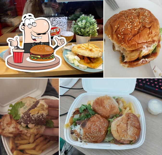 Ordina uno dei tipi di hamburger proposti a Kile's tasty grill Savica