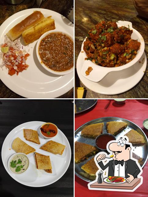 Mom's Dhosa Parlour