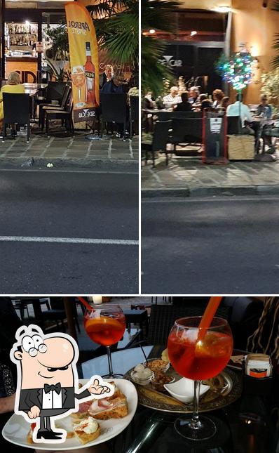 Gli interni di Sidecar Café