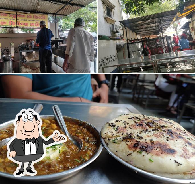 Take a seat at one of the tables at Delhi ke Mashhur Chhole Kulche