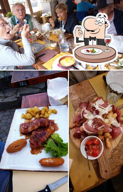 Dai un’occhiata alla immagine che mostra la cibo e interni di Casa Mia - Below