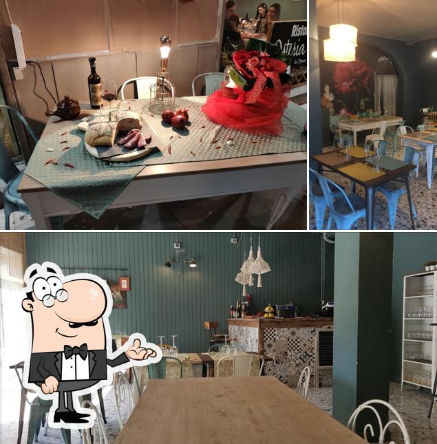 Dai un'occhiata agli interni di Osteria Ribè