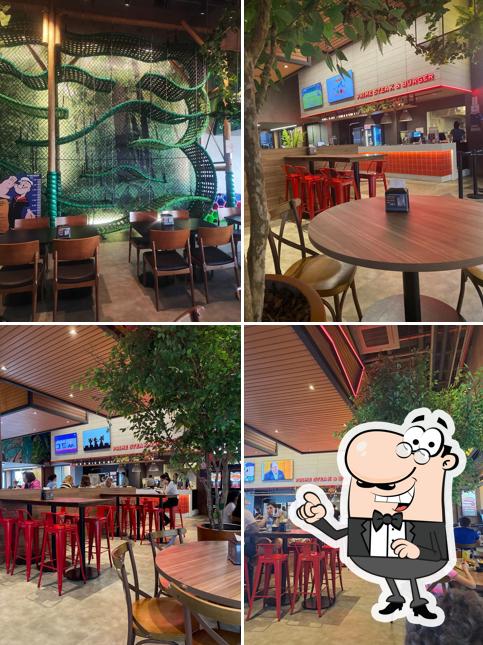 O interior do Mania de Churrasco Prime Steak & Burger