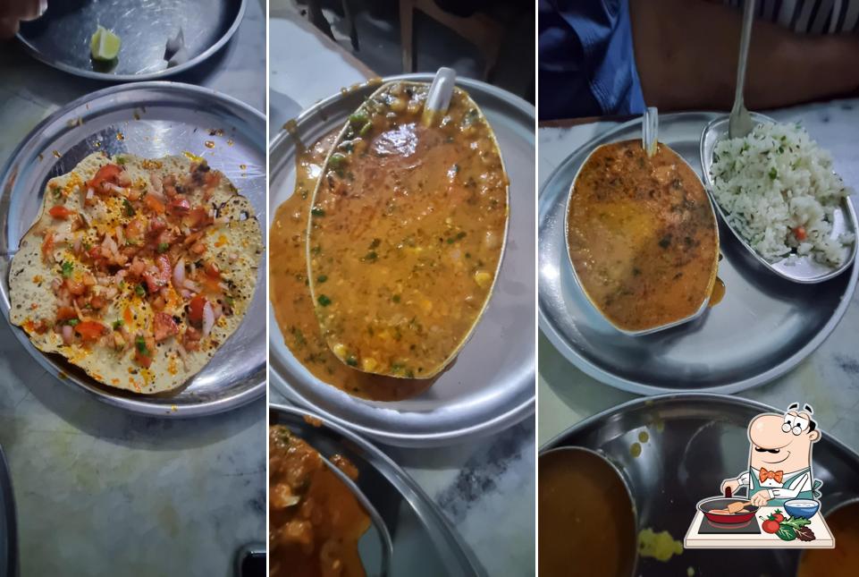 Chicken curry at Riddhi Siddhi Bhojnalaya