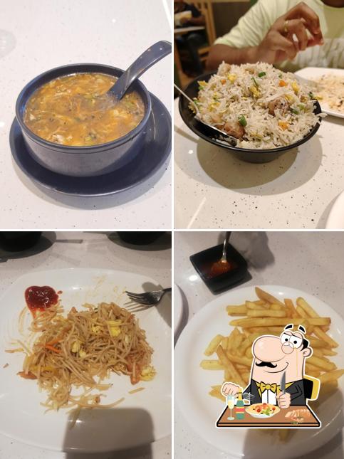 Pad thai at SONA RESTAURANT