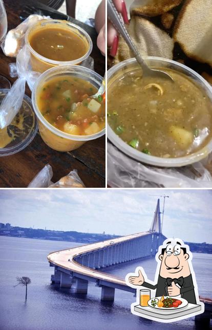 Entre diversos coisas, comida e exterior podem ser encontrados no Só Caldos