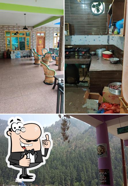 Here's an image of Dk's Kitchen