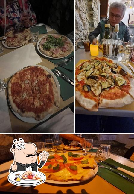 A Pizzeria A Veggia Baracca, puoi goderti una bella pizza