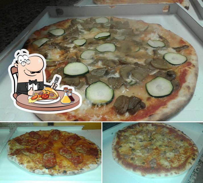 Scegli tra le svariate varianti di pizza