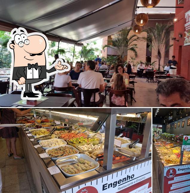 Sente em uma das mesas no Engenho 408 sul Restaurante