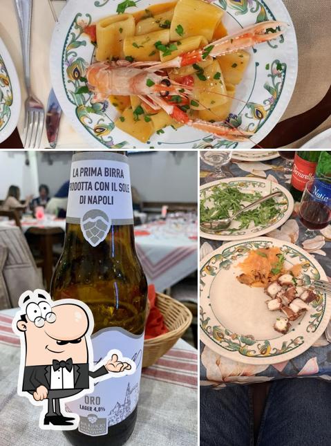 La interni e cibo del ristorante