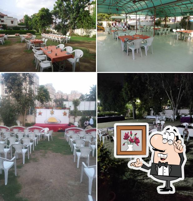 The picture of Balaji Garden Restaurant’s interior and dining table