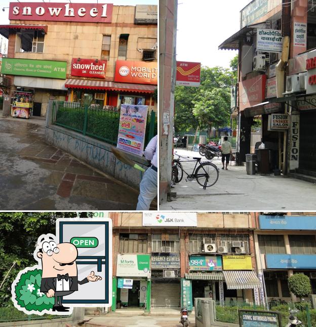 The exterior of H Block Market Sarita Vihar