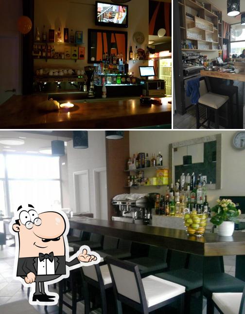 Tra le varie cose da Caffe bar Tigar si possono trovare la interni e vino