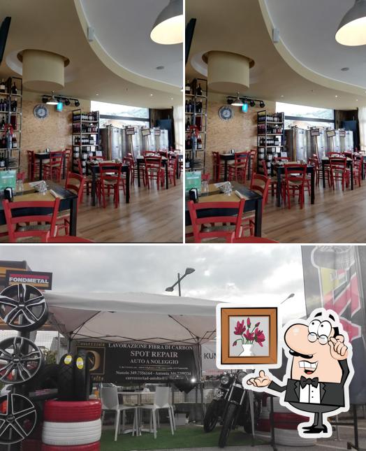 Siediti a un tavolo di Cafe' Racer