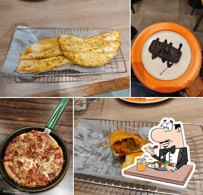 Pizza Hut Gaur Mall, Greater Noida