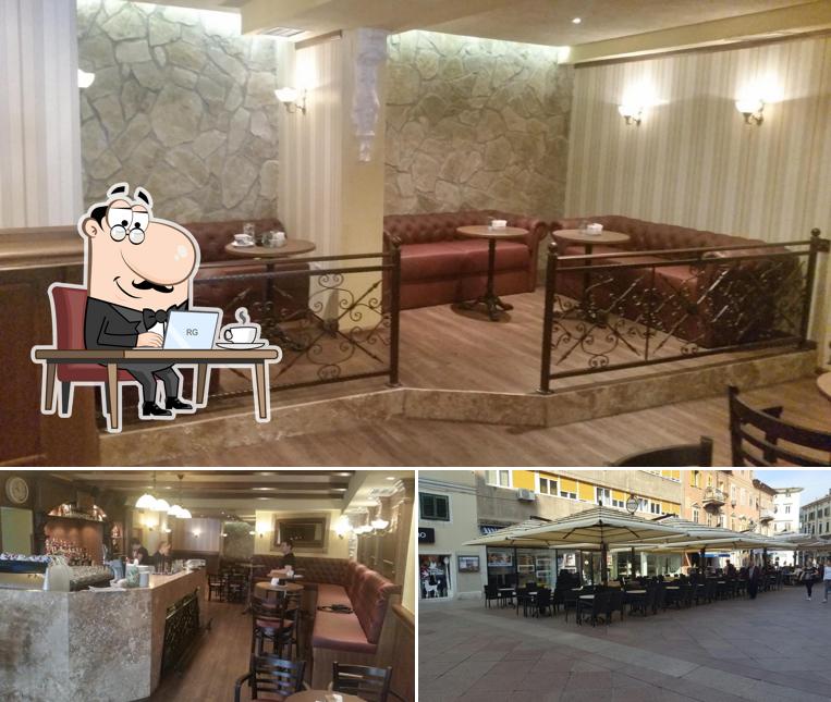 Siediti a un tavolo di Public pub