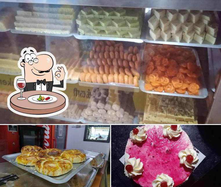 Food at New Iyankar Bakery