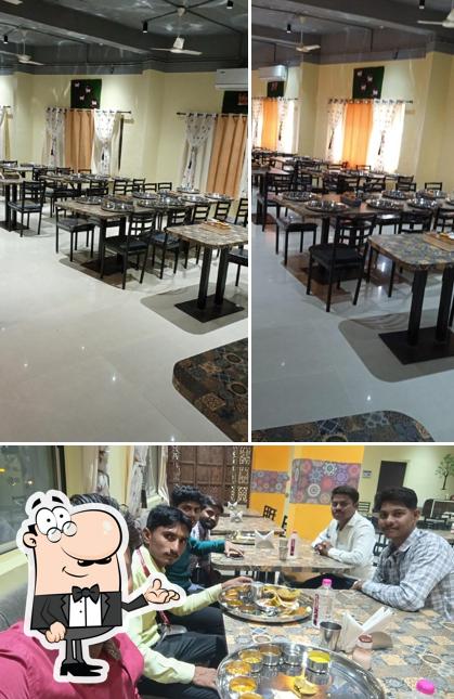 Check out how SWAMINI SHAHI THALI looks inside
