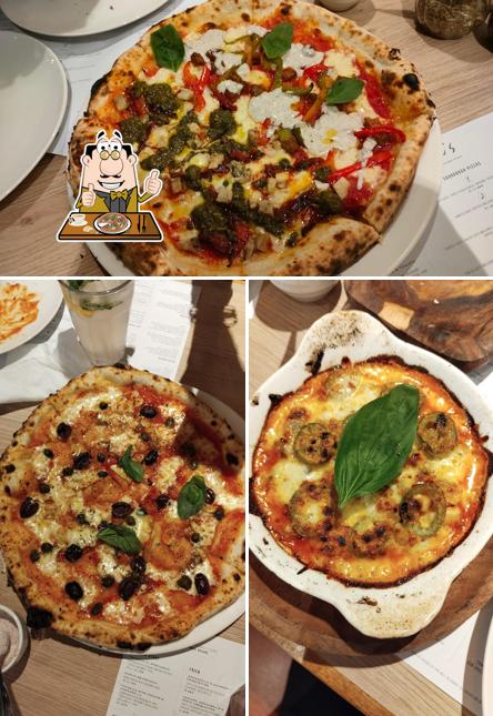 At Si Nonna's - The Original Sourdough Pizza Phoenix Marketcity Kurla Mumbai, you can enjoy pizza